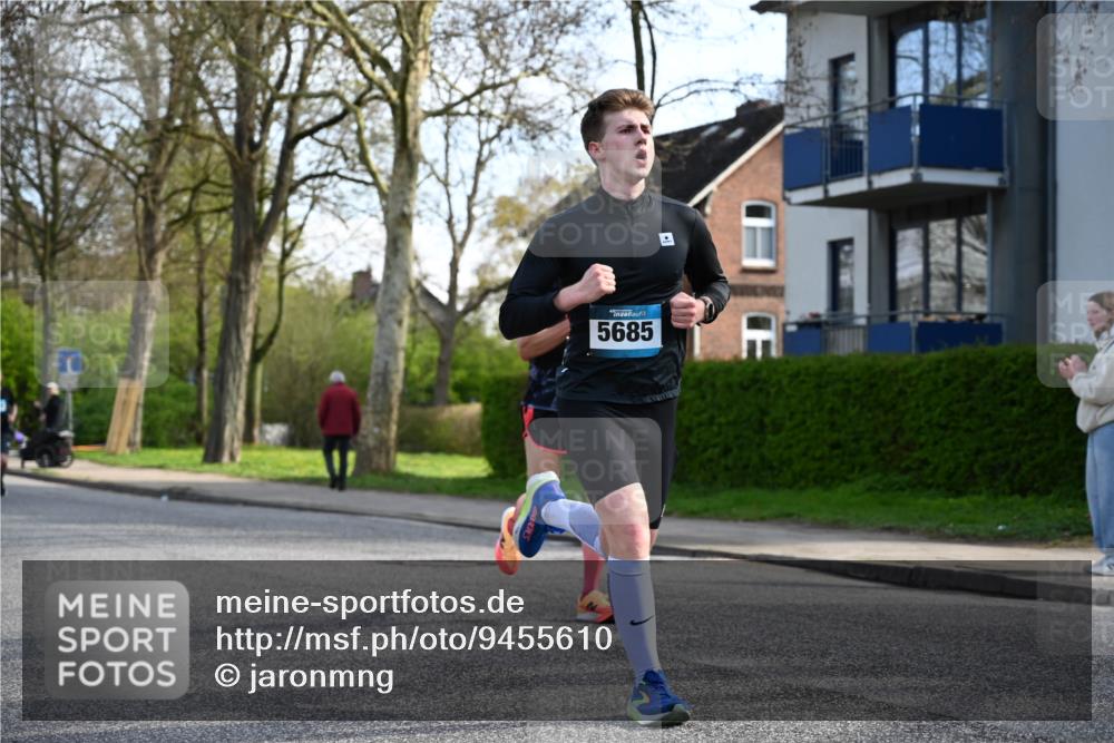 12.04.2026 - 45. Internationalen Wilhelmsburger Insellauf J. Mangold http://msf.ph/oto/9455610 12.04.2026 10:27:16 Ziel 5301, 2994, 5685, 4528, 3815, 5440, 5279, 2659, 5645, 5585, 2181, 4580, 2213 meine-sportfotos.de