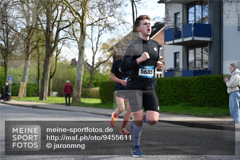 12.04.2026 - 45. Internationalen Wilhelmsburger Insellauf J. Mangold http://msf.ph/oto/9455611 12.04.2026 10:27:17 Ziel 5301, 2994, 5685, 4528, 3815, 5440, 5279, 2659, 5645, 5585, 2181, 4580, 4580, 2213 meine-sportfotos.de