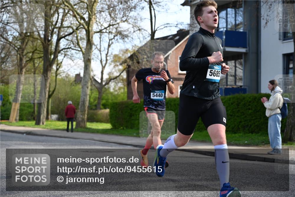 12.04.2026 - 45. Internationalen Wilhelmsburger Insellauf J. Mangold http://msf.ph/oto/9455615 12.04.2026 10:27:17 Ziel 5301, 2994, 5685, 4528, 3815, 5440, 5279, 2659, 5645, 5585, 2181, 4580, 4580, 2213 meine-sportfotos.de