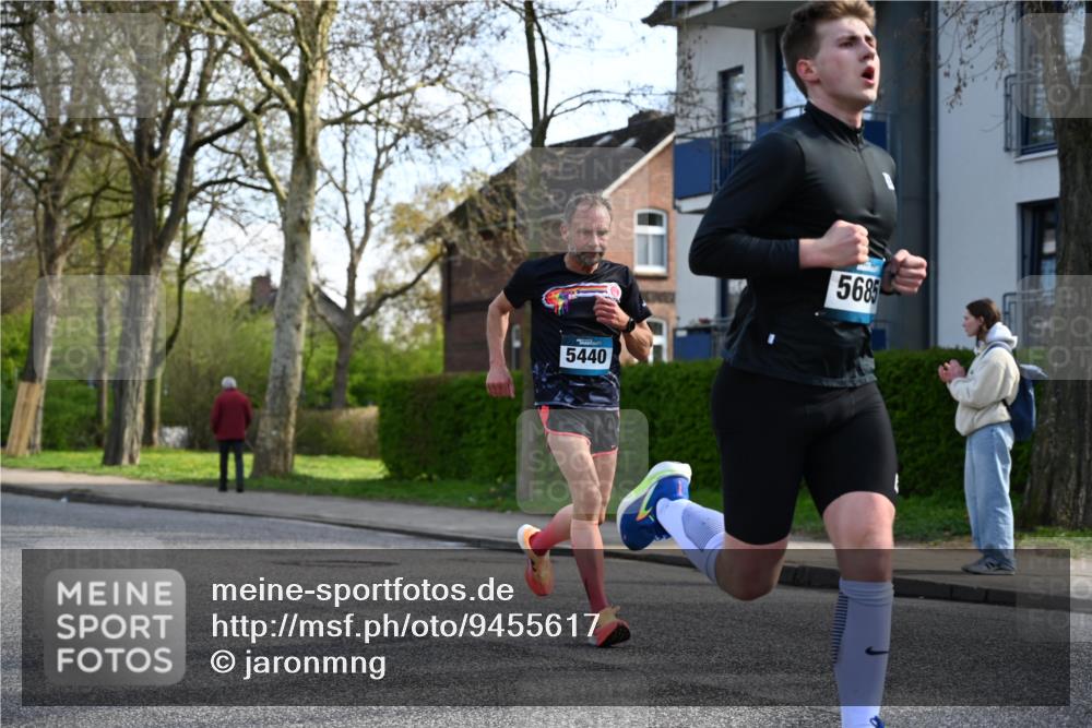 12.04.2026 - 45. Internationalen Wilhelmsburger Insellauf J. Mangold http://msf.ph/oto/9455617 12.04.2026 10:27:17 Ziel 5301, 2994, 5685, 4528, 3815, 5440, 5279, 2659, 5645, 5585, 2181, 4580, 4580, 2213 meine-sportfotos.de