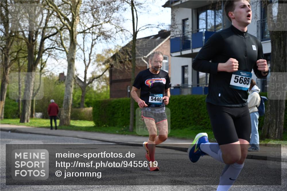 12.04.2026 - 45. Internationalen Wilhelmsburger Insellauf J. Mangold http://msf.ph/oto/9455619 12.04.2026 10:27:17 Ziel 5301, 2994, 5685, 4528, 3815, 5440, 5279, 2659, 5645, 5585, 2181, 4580, 4580, 2213 meine-sportfotos.de