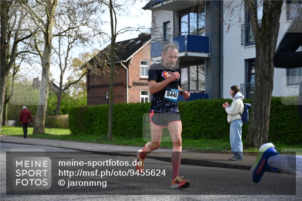 12.04.2026 - 45. Internationalen Wilhelmsburger Insellauf J. Mangold http://msf.ph/oto/9455624 12.04.2026 10:27:17 Ziel 5301, 2994, 5685, 4528, 3815, 5440, 5279, 2659, 5645, 5585, 2181, 4580, 4580, 2213 meine-sportfotos.de