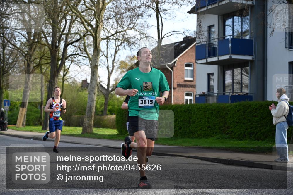 12.04.2026 - 45. Internationalen Wilhelmsburger Insellauf J. Mangold http://msf.ph/oto/9455626 12.04.2026 10:27:21 Ziel 5685, 4528, 3815, 5440, 5279, 2659, 5645, 5585, 2181, 4580, 2213, 4651 meine-sportfotos.de