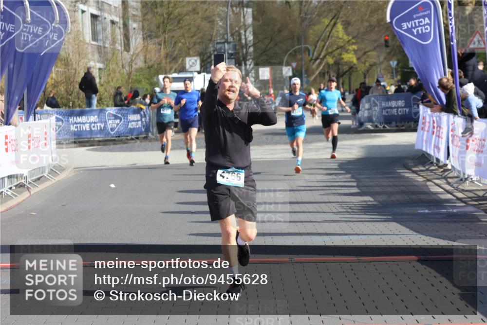 12.04.2026 - 45. Internationalen Wilhelmsburger Insellauf Strokosch-Dieckow http://msf.ph/oto/9455628 12.04.2026 10:31:32 Ziel 5661, 4766 meine-sportfotos.de