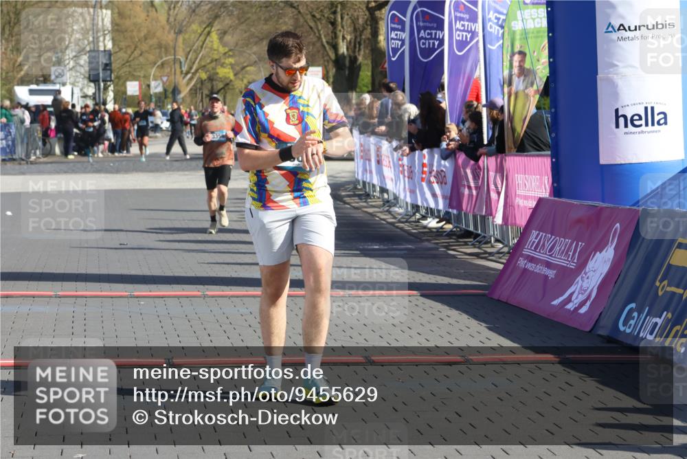12.04.2026 - 45. Internationalen Wilhelmsburger Insellauf Strokosch-Dieckow http://msf.ph/oto/9455629 12.04.2026 10:44:28 Ziel 4062, 5824, 3356 meine-sportfotos.de