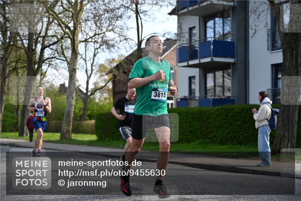 12.04.2026 - 45. Internationalen Wilhelmsburger Insellauf J. Mangold http://msf.ph/oto/9455630 12.04.2026 10:27:21 Ziel 5685, 4528, 3815, 5440, 5279, 2659, 5645, 5585, 2181, 4580, 2213, 4651 meine-sportfotos.de