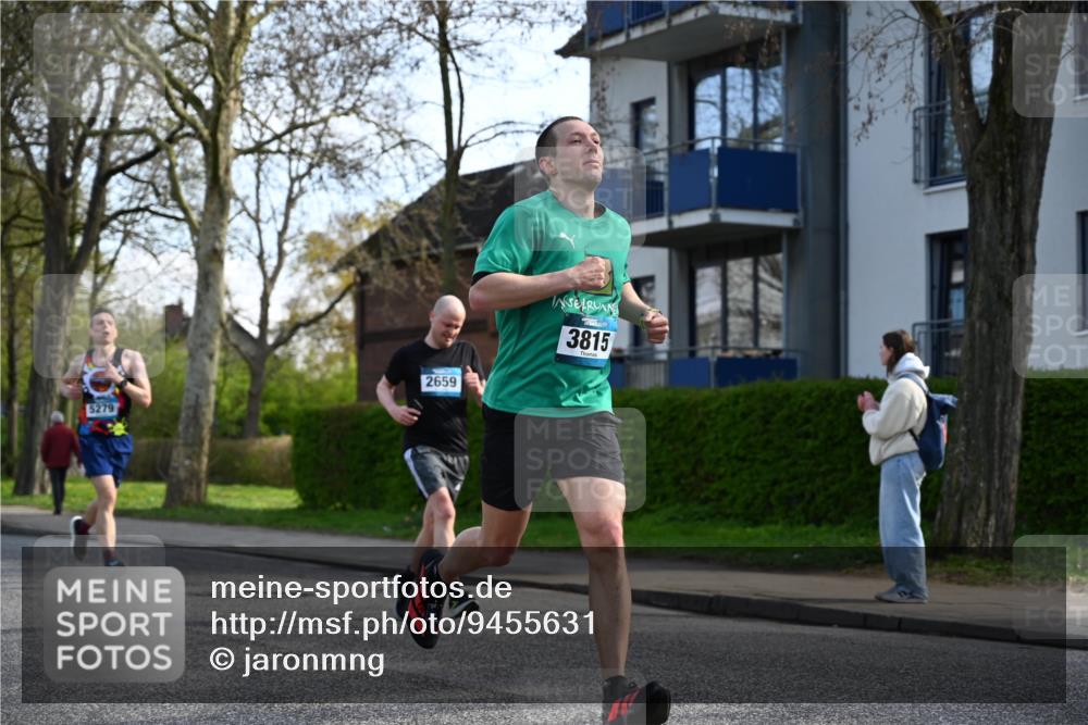 12.04.2026 - 45. Internationalen Wilhelmsburger Insellauf J. Mangold http://msf.ph/oto/9455631 12.04.2026 10:27:21 Ziel 5685, 4528, 3815, 5440, 5279, 2659, 5645, 5585, 2181, 4580, 2213, 4651 meine-sportfotos.de