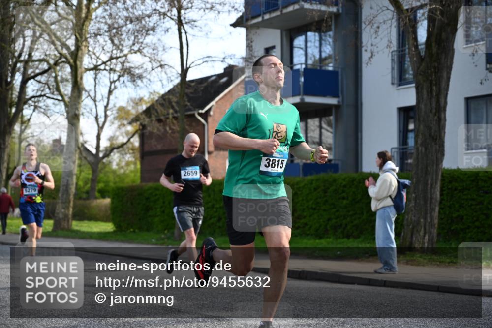 12.04.2026 - 45. Internationalen Wilhelmsburger Insellauf J. Mangold http://msf.ph/oto/9455632 12.04.2026 10:27:21 Ziel 5685, 4528, 3815, 5440, 5279, 2659, 5645, 5585, 2181, 4580, 2213, 4651 meine-sportfotos.de