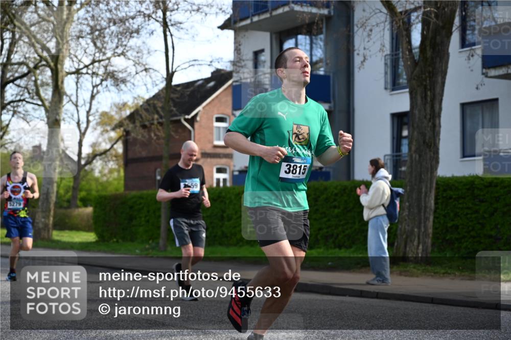 12.04.2026 - 45. Internationalen Wilhelmsburger Insellauf J. Mangold http://msf.ph/oto/9455633 12.04.2026 10:27:21 Ziel 5685, 4528, 3815, 5440, 5279, 2659, 5645, 5585, 2181, 4580, 2213, 4651 meine-sportfotos.de