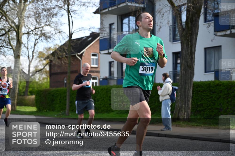 12.04.2026 - 45. Internationalen Wilhelmsburger Insellauf J. Mangold http://msf.ph/oto/9455635 12.04.2026 10:27:22 Ziel 5685, 4528, 3815, 5440, 5279, 2659, 5645, 5585, 2181, 4580, 2213, 4651, 3562 meine-sportfotos.de