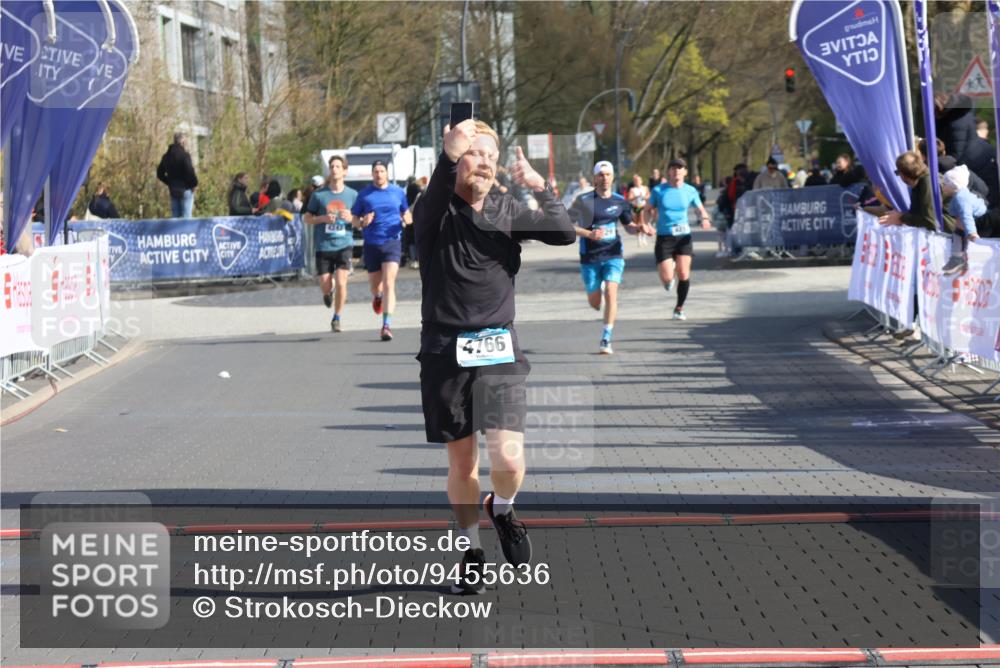 12.04.2026 - 45. Internationalen Wilhelmsburger Insellauf Strokosch-Dieckow http://msf.ph/oto/9455636 12.04.2026 10:31:32 Ziel 5661, 4766 meine-sportfotos.de