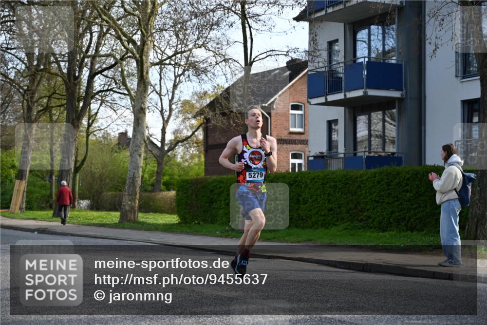 12.04.2026 - 45. Internationalen Wilhelmsburger Insellauf J. Mangold http://msf.ph/oto/9455637 12.04.2026 10:27:23 Ziel 5685, 4528, 3815, 5440, 5279, 2659, 5645, 5585, 2181, 4580, 2213, 4651, 3562 meine-sportfotos.de