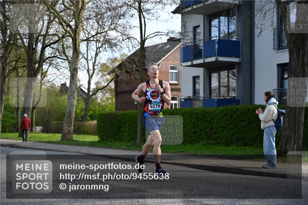 12.04.2026 - 45. Internationalen Wilhelmsburger Insellauf J. Mangold http://msf.ph/oto/9455638 12.04.2026 10:27:23 Ziel 5685, 4528, 3815, 5440, 5279, 2659, 5645, 5585, 2181, 4580, 2213, 4651, 3562 meine-sportfotos.de