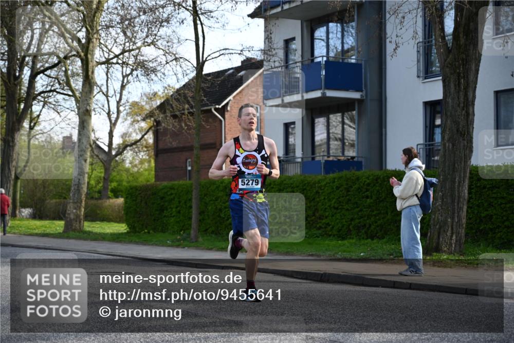 12.04.2026 - 45. Internationalen Wilhelmsburger Insellauf J. Mangold http://msf.ph/oto/9455641 12.04.2026 10:27:23 Ziel 5685, 4528, 3815, 5440, 5279, 2659, 5645, 5585, 2181, 4580, 2213, 4651, 3562 meine-sportfotos.de