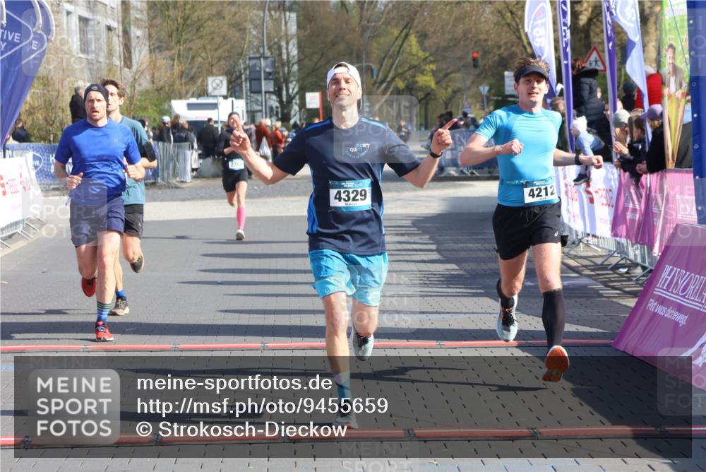 12.04.2026 - 45. Internationalen Wilhelmsburger Insellauf Strokosch-Dieckow http://msf.ph/oto/9455659 12.04.2026 10:31:37 Ziel 4329, 4212, 5526 meine-sportfotos.de