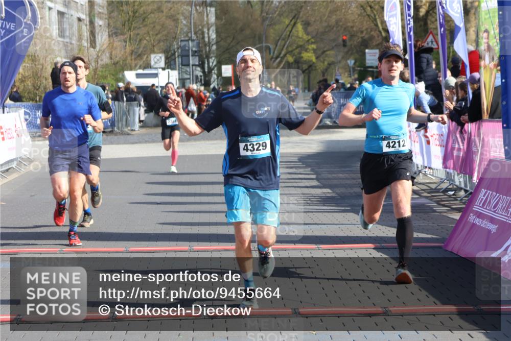 12.04.2026 - 45. Internationalen Wilhelmsburger Insellauf Strokosch-Dieckow http://msf.ph/oto/9455664 12.04.2026 10:31:37 Ziel 4329, 4212, 5526 meine-sportfotos.de