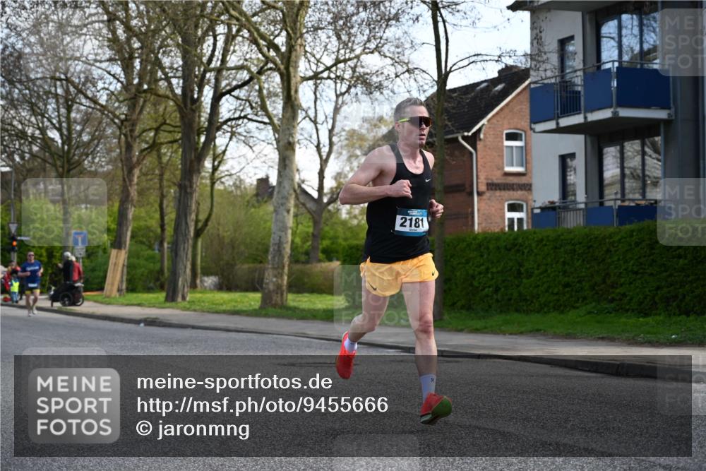12.04.2026 - 45. Internationalen Wilhelmsburger Insellauf J. Mangold http://msf.ph/oto/9455666 12.04.2026 10:27:37 Ziel 5585, 2181, 4580, 2213, 4651, 3562, 2265, 5473, 4163, 4214, 2022, 4068, 4294, 2851 meine-sportfotos.de