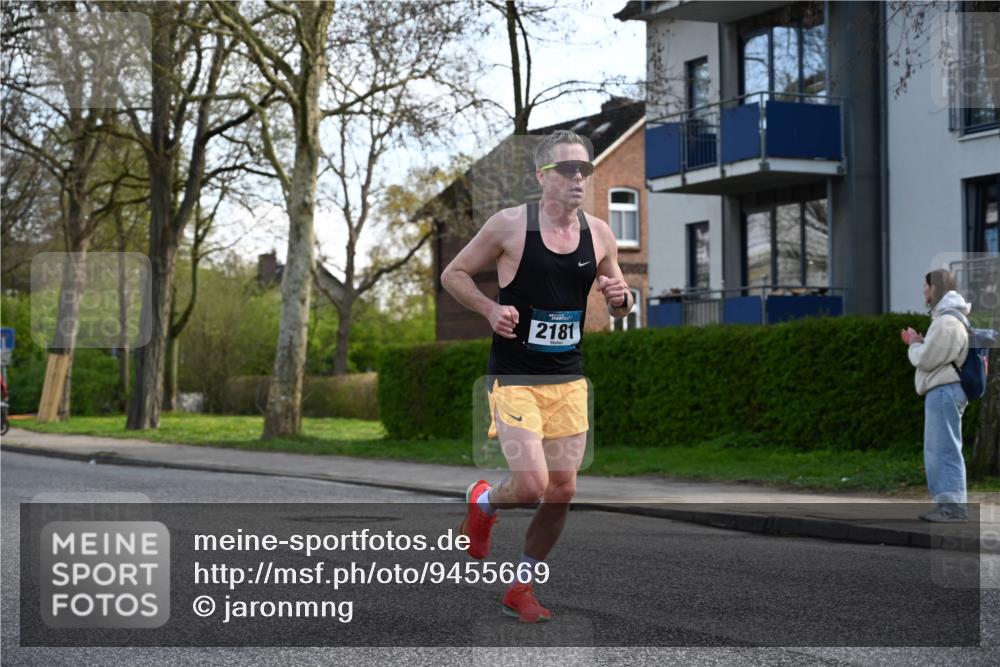 12.04.2026 - 45. Internationalen Wilhelmsburger Insellauf J. Mangold http://msf.ph/oto/9455669 12.04.2026 10:27:37 Ziel 5585, 2181, 4580, 2213, 4651, 3562, 2265, 5473, 4163, 4214, 2022, 4068, 4294, 2851 meine-sportfotos.de