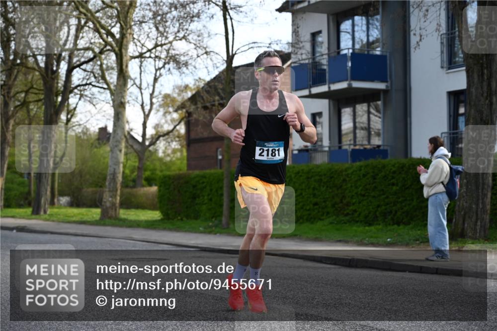 12.04.2026 - 45. Internationalen Wilhelmsburger Insellauf J. Mangold http://msf.ph/oto/9455671 12.04.2026 10:27:38 Ziel 5585, 2181, 4580, 2213, 4651, 3562, 2265, 5473, 4163, 4214, 2022, 4068, 4294, 2851, 5452 meine-sportfotos.de