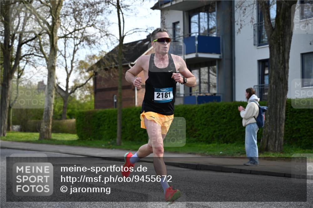 12.04.2026 - 45. Internationalen Wilhelmsburger Insellauf J. Mangold http://msf.ph/oto/9455672 12.04.2026 10:27:38 Ziel 5585, 2181, 4580, 2213, 4651, 3562, 2265, 5473, 4163, 4214, 2022, 4068, 4294, 2851, 5452 meine-sportfotos.de