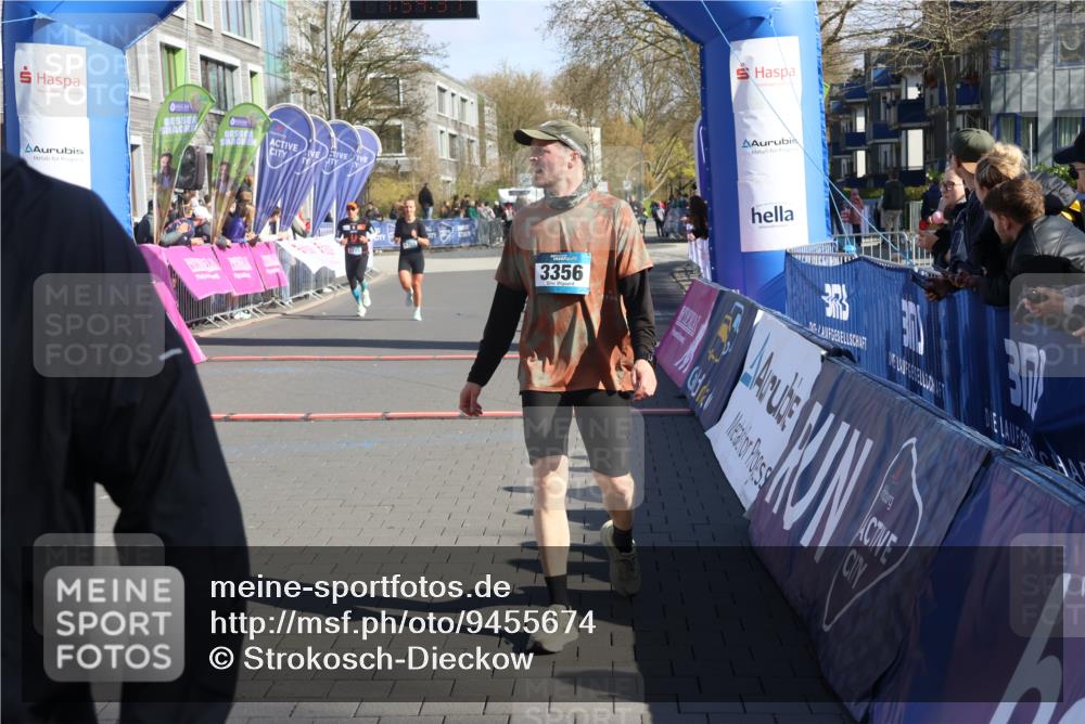 12.04.2026 - 45. Internationalen Wilhelmsburger Insellauf Strokosch-Dieckow http://msf.ph/oto/9455674 12.04.2026 10:44:36 Ziel 3356, 5766, 5775 meine-sportfotos.de