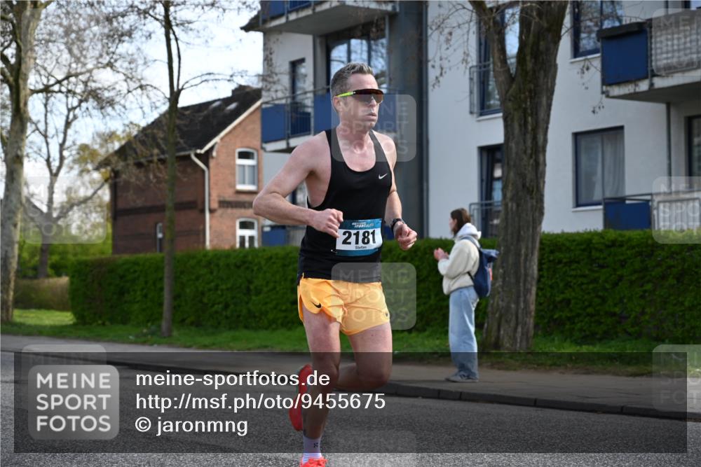 12.04.2026 - 45. Internationalen Wilhelmsburger Insellauf J. Mangold http://msf.ph/oto/9455675 12.04.2026 10:27:38 Ziel 5585, 2181, 4580, 2213, 4651, 3562, 2265, 5473, 4163, 4214, 2022, 4068, 4294, 2851, 5452 meine-sportfotos.de