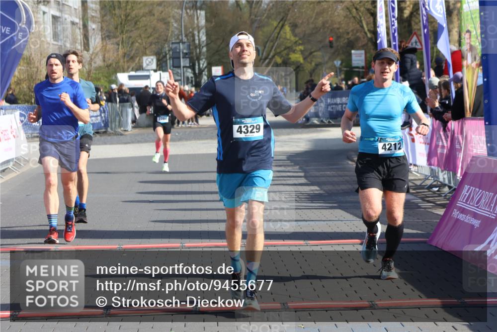 12.04.2026 - 45. Internationalen Wilhelmsburger Insellauf Strokosch-Dieckow http://msf.ph/oto/9455677 12.04.2026 10:31:37 Ziel 4329, 4212, 5526 meine-sportfotos.de