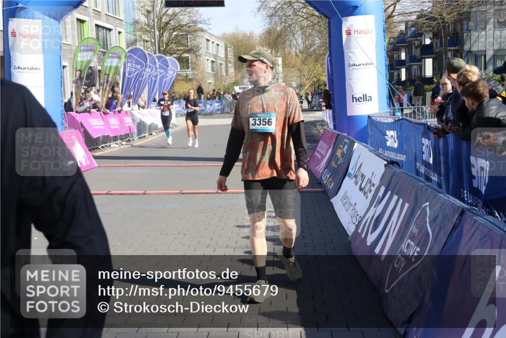 12.04.2026 - 45. Internationalen Wilhelmsburger Insellauf Strokosch-Dieckow http://msf.ph/oto/9455679 12.04.2026 10:44:36 Ziel 3356, 5766, 5775 meine-sportfotos.de