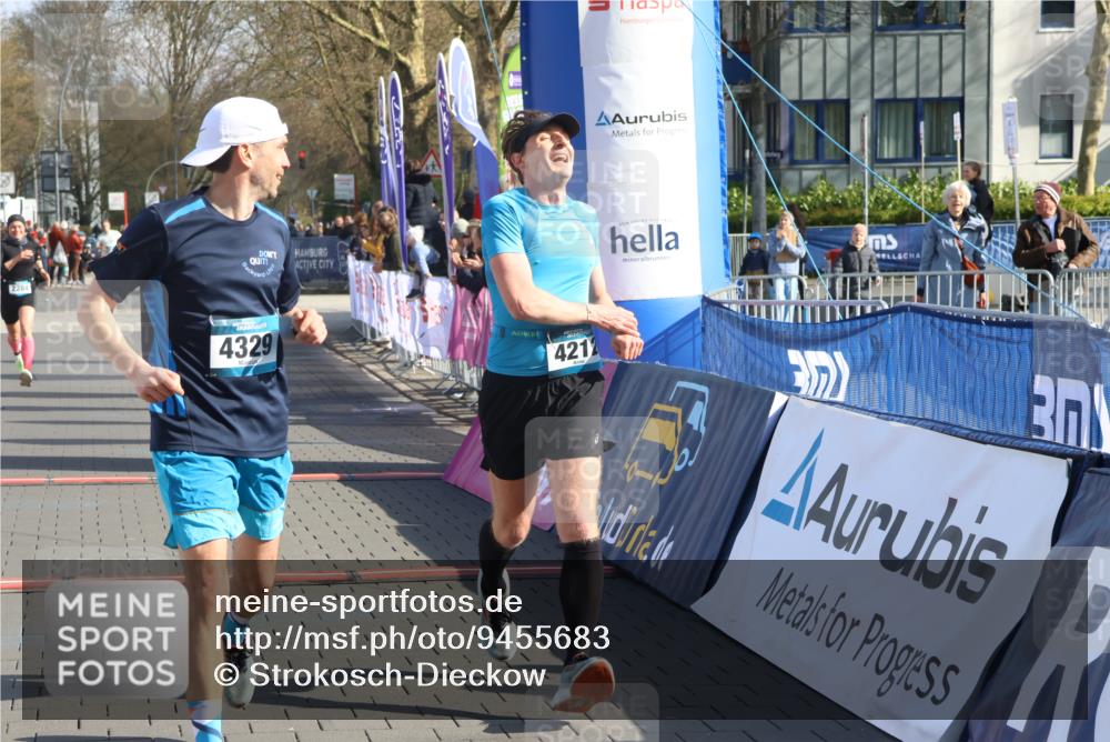 12.04.2026 - 45. Internationalen Wilhelmsburger Insellauf Strokosch-Dieckow http://msf.ph/oto/9455683 12.04.2026 10:31:38 Ziel 4329, 4212, 5526, 2284 meine-sportfotos.de