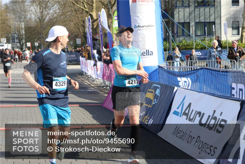 12.04.2026 - 45. Internationalen Wilhelmsburger Insellauf Strokosch-Dieckow http://msf.ph/oto/9455690 12.04.2026 10:31:38 Ziel 4329, 4212, 5526, 2284 meine-sportfotos.de