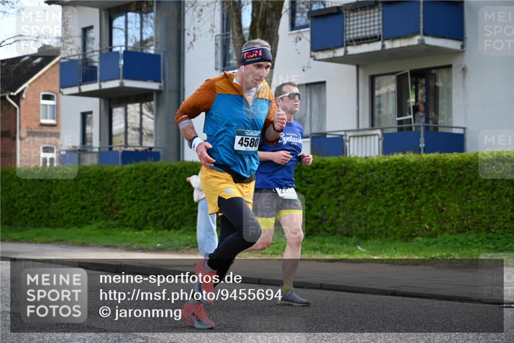 12.04.2026 - 45. Internationalen Wilhelmsburger Insellauf J. Mangold http://msf.ph/oto/9455694 12.04.2026 10:27:46 Ziel 4580, 2213, 4651, 3562, 3562, 2265, 5473, 4163, 4214, 2022, 4068, 4294, 4068, 4294, 2851, 5452, 4995, 5833 meine-sportfotos.de