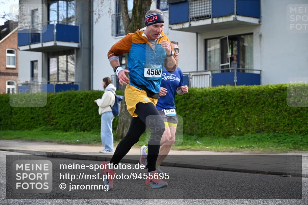 12.04.2026 - 45. Internationalen Wilhelmsburger Insellauf J. Mangold http://msf.ph/oto/9455695 12.04.2026 10:27:46 Ziel 4580, 2213, 4651, 3562, 3562, 2265, 5473, 4163, 4214, 2022, 4068, 4294, 4068, 4294, 2851, 5452, 4995, 5833 meine-sportfotos.de
