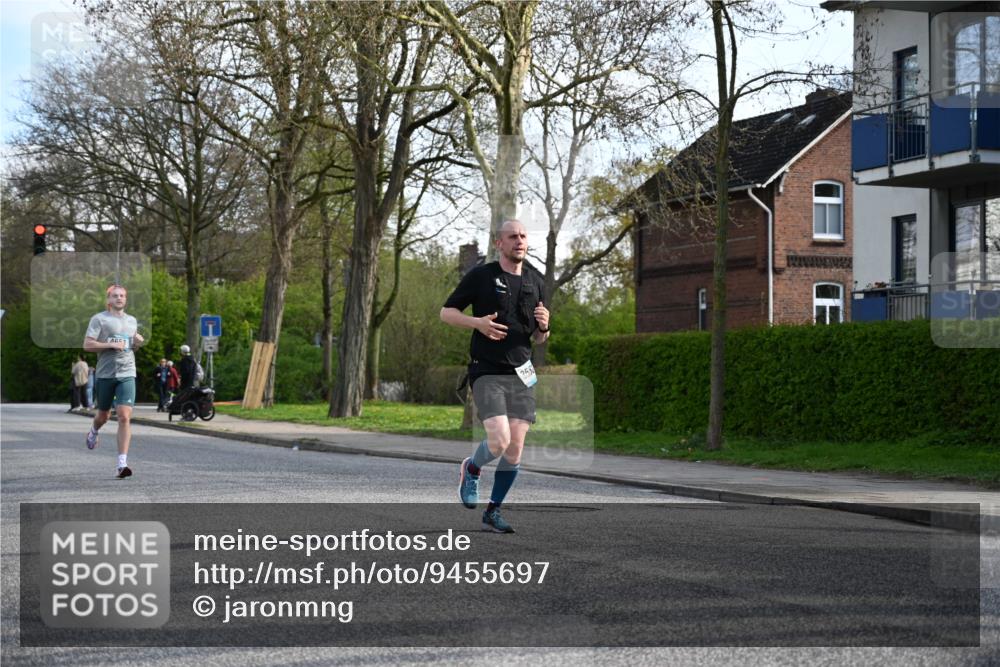 12.04.2026 - 45. Internationalen Wilhelmsburger Insellauf J. Mangold http://msf.ph/oto/9455697 12.04.2026 10:27:56 Ziel 2213, 4651, 3562, 2265, 5473, 4163, 4214, 4163, 4214, 2022, 4068, 4294, 2851, 5452, 4995, 5833, 5833, 3904, 4994, 4831, 3141, 4883 meine-sportfotos.de