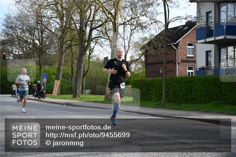 12.04.2026 - 45. Internationalen Wilhelmsburger Insellauf J. Mangold http://msf.ph/oto/9455699 12.04.2026 10:27:56 Ziel 2213, 4651, 3562, 2265, 5473, 4163, 4214, 4163, 4214, 2022, 4068, 4294, 2851, 5452, 4995, 5833, 5833, 3904, 4994, 4831, 3141, 4883 meine-sportfotos.de