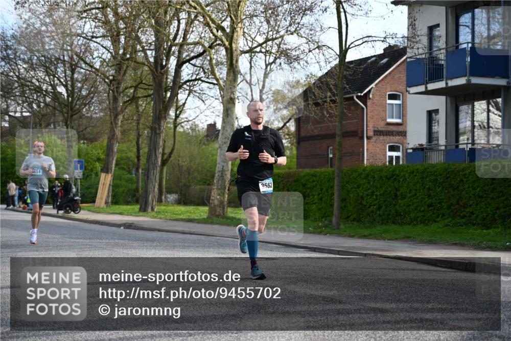 12.04.2026 - 45. Internationalen Wilhelmsburger Insellauf J. Mangold http://msf.ph/oto/9455702 12.04.2026 10:27:57 Ziel 4651, 3562, 2265, 5473, 4163, 4214, 2022, 2022, 4068, 4294, 2851, 5452, 4995, 5833, 3904, 4994, 4831, 3141, 4883 meine-sportfotos.de
