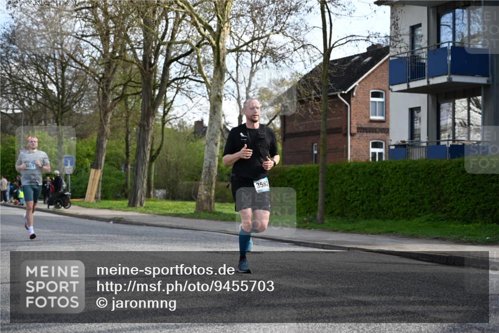 12.04.2026 - 45. Internationalen Wilhelmsburger Insellauf J. Mangold http://msf.ph/oto/9455703 12.04.2026 10:27:57 Ziel 4651, 3562, 2265, 5473, 4163, 4214, 2022, 2022, 4068, 4294, 2851, 5452, 4995, 5833, 3904, 4994, 4831, 3141, 4883 meine-sportfotos.de