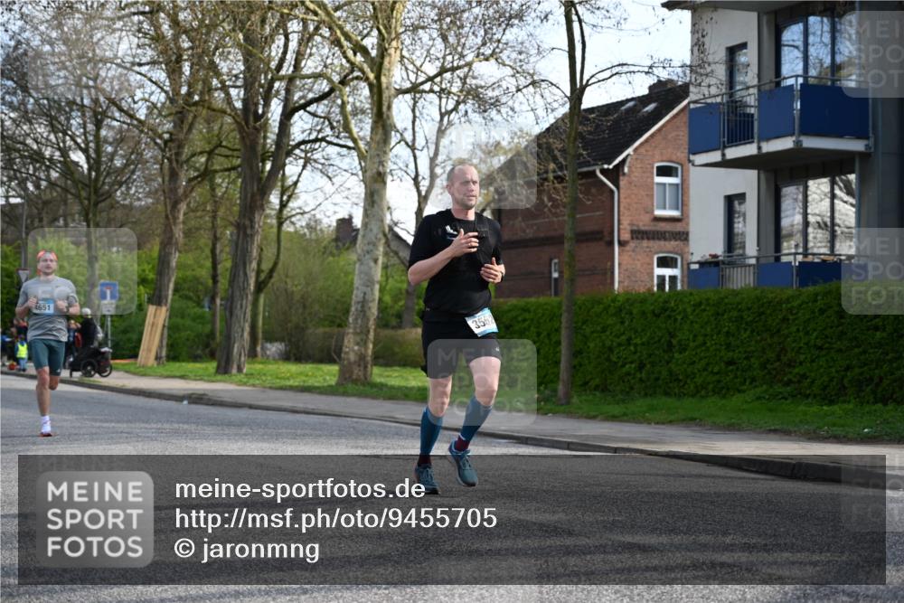 12.04.2026 - 45. Internationalen Wilhelmsburger Insellauf J. Mangold http://msf.ph/oto/9455705 12.04.2026 10:27:57 Ziel 4651, 3562, 2265, 5473, 4163, 4214, 2022, 2022, 4068, 4294, 2851, 5452, 4995, 5833, 3904, 4994, 4831, 3141, 4883 meine-sportfotos.de