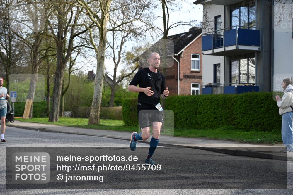 12.04.2026 - 45. Internationalen Wilhelmsburger Insellauf J. Mangold http://msf.ph/oto/9455709 12.04.2026 10:27:57 Ziel 4651, 3562, 2265, 5473, 4163, 4214, 2022, 2022, 4068, 4294, 2851, 5452, 4995, 5833, 3904, 4994, 4831, 3141, 4883 meine-sportfotos.de