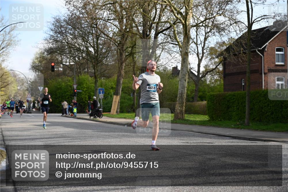 12.04.2026 - 45. Internationalen Wilhelmsburger Insellauf J. Mangold http://msf.ph/oto/9455715 12.04.2026 10:27:59 Ziel 4651, 3562, 2265, 5473, 4163, 4214, 2022, 4068, 4294, 2851, 5452, 4995, 5833, 3904, 4994, 4831, 3141, 4883, 2979, 3585 meine-sportfotos.de