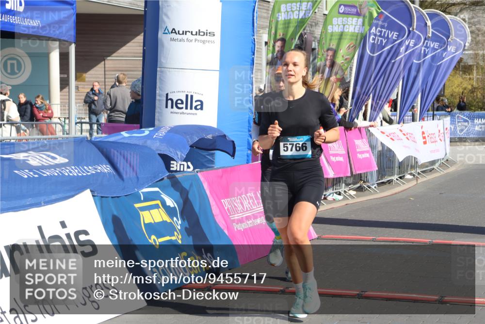 12.04.2026 - 45. Internationalen Wilhelmsburger Insellauf Strokosch-Dieckow http://msf.ph/oto/9455717 12.04.2026 10:44:39 Ziel 5766, 5775 meine-sportfotos.de