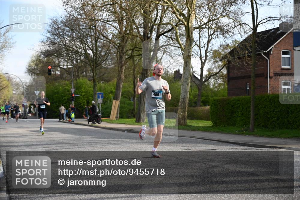 12.04.2026 - 45. Internationalen Wilhelmsburger Insellauf J. Mangold http://msf.ph/oto/9455718 12.04.2026 10:27:59 Ziel 4651, 3562, 2265, 5473, 4163, 4214, 2022, 4068, 4294, 2851, 5452, 4995, 5833, 3904, 4994, 4831, 3141, 4883, 2979, 3585 meine-sportfotos.de