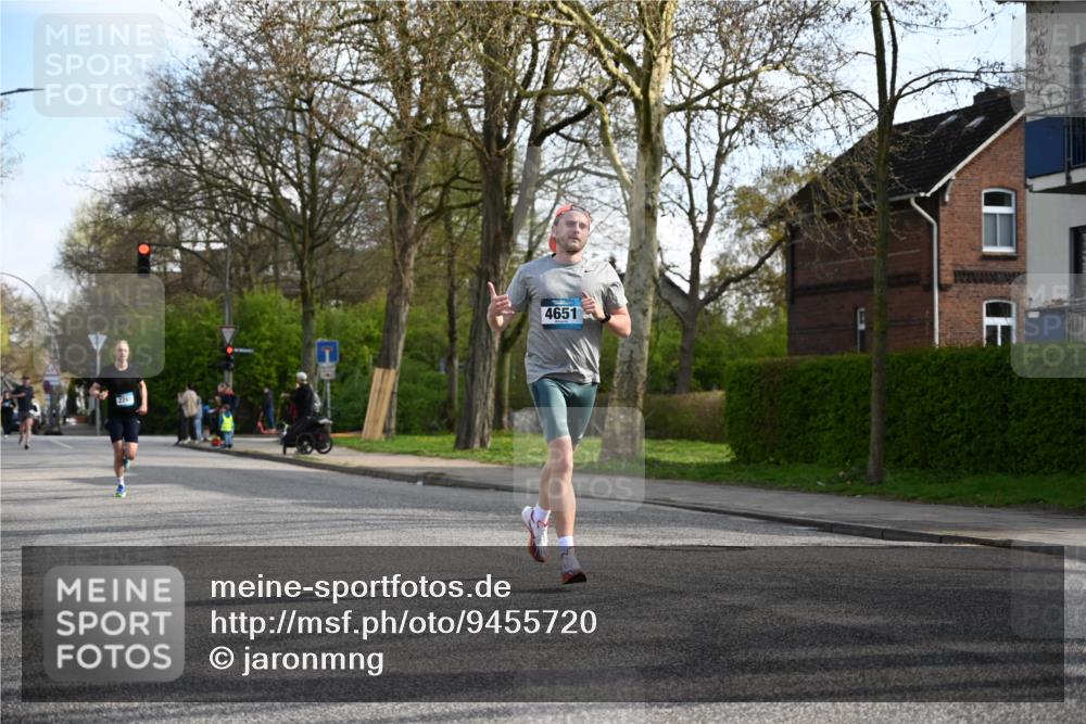12.04.2026 - 45. Internationalen Wilhelmsburger Insellauf J. Mangold http://msf.ph/oto/9455720 12.04.2026 10:27:59 Ziel 4651, 3562, 2265, 5473, 4163, 4214, 2022, 4068, 4294, 2851, 5452, 4995, 5833, 3904, 4994, 4831, 3141, 4883, 2979, 3585 meine-sportfotos.de