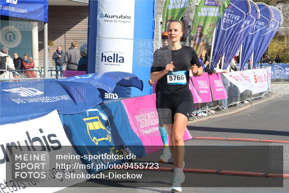 12.04.2026 - 45. Internationalen Wilhelmsburger Insellauf Strokosch-Dieckow http://msf.ph/oto/9455723 12.04.2026 10:44:39 Ziel 5766, 5775 meine-sportfotos.de