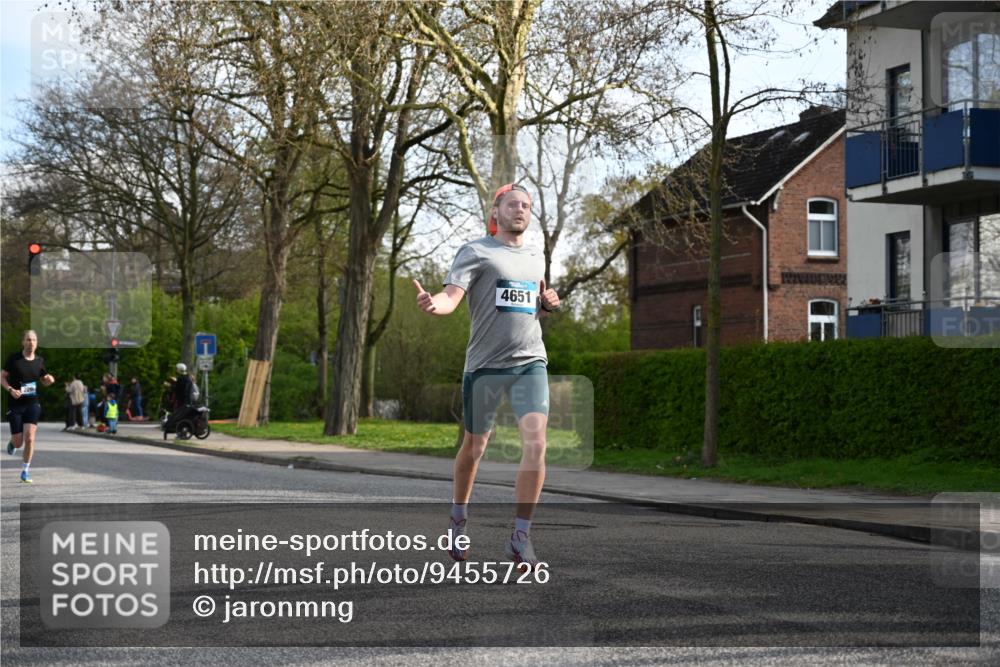 12.04.2026 - 45. Internationalen Wilhelmsburger Insellauf J. Mangold http://msf.ph/oto/9455726 12.04.2026 10:27:59 Ziel 4651, 3562, 2265, 5473, 4163, 4214, 2022, 4068, 4294, 2851, 5452, 4995, 5833, 3904, 4994, 4831, 3141, 4883, 2979, 3585 meine-sportfotos.de
