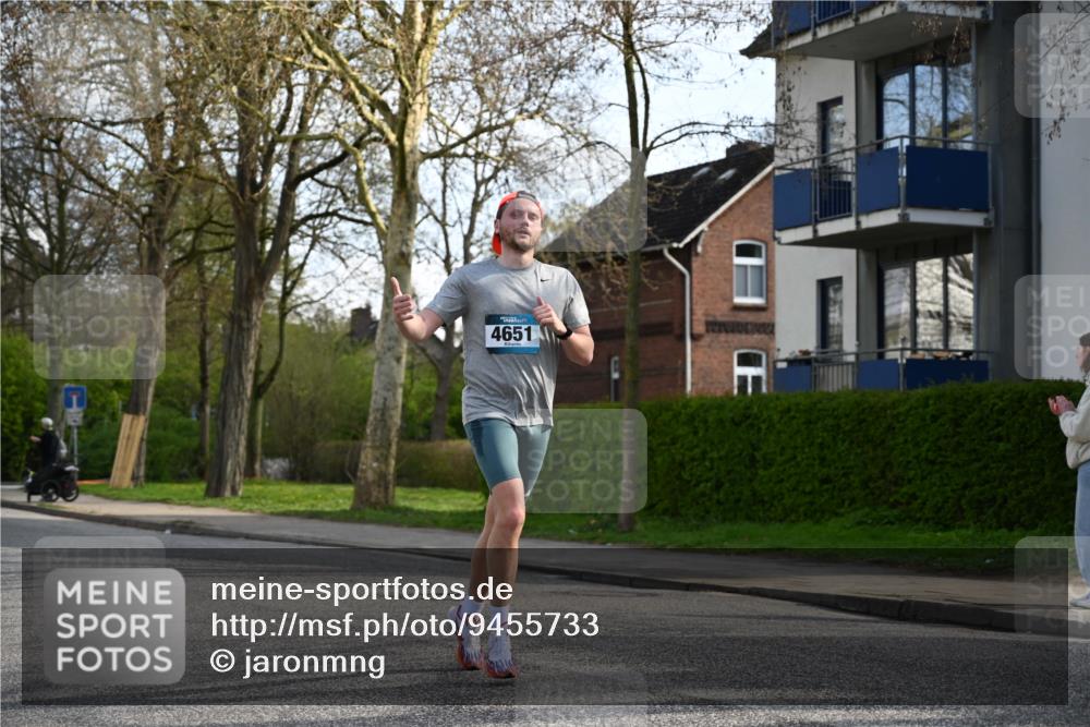 12.04.2026 - 45. Internationalen Wilhelmsburger Insellauf J. Mangold http://msf.ph/oto/9455733 12.04.2026 10:27:59 Ziel 4651, 3562, 2265, 5473, 4163, 4214, 2022, 4068, 4294, 2851, 5452, 4995, 5833, 3904, 4994, 4831, 3141, 4883, 2979, 3585 meine-sportfotos.de