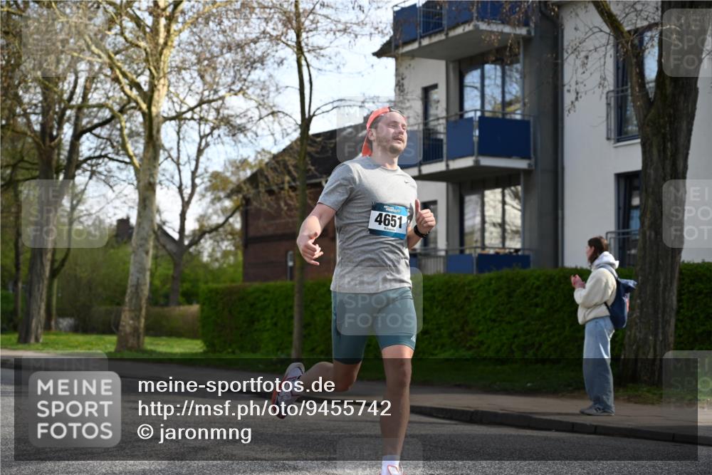 12.04.2026 - 45. Internationalen Wilhelmsburger Insellauf J. Mangold http://msf.ph/oto/9455742 12.04.2026 10:28:00 Ziel 4651, 3562, 2265, 5473, 4163, 4214, 2022, 4068, 4294, 2851, 5452, 4995, 5833, 3904, 4994, 4831, 3141, 4883, 2979, 3585 meine-sportfotos.de