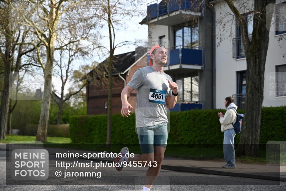 12.04.2026 - 45. Internationalen Wilhelmsburger Insellauf J. Mangold http://msf.ph/oto/9455743 12.04.2026 10:28:00 Ziel 4651, 3562, 2265, 5473, 4163, 4214, 2022, 4068, 4294, 2851, 5452, 4995, 5833, 3904, 4994, 4831, 3141, 4883, 2979, 3585 meine-sportfotos.de