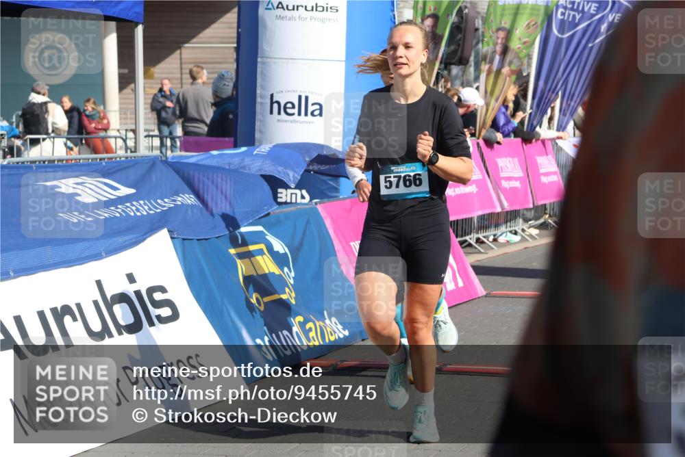 12.04.2026 - 45. Internationalen Wilhelmsburger Insellauf Strokosch-Dieckow http://msf.ph/oto/9455745 12.04.2026 10:44:40 Ziel 5766, 5775 meine-sportfotos.de