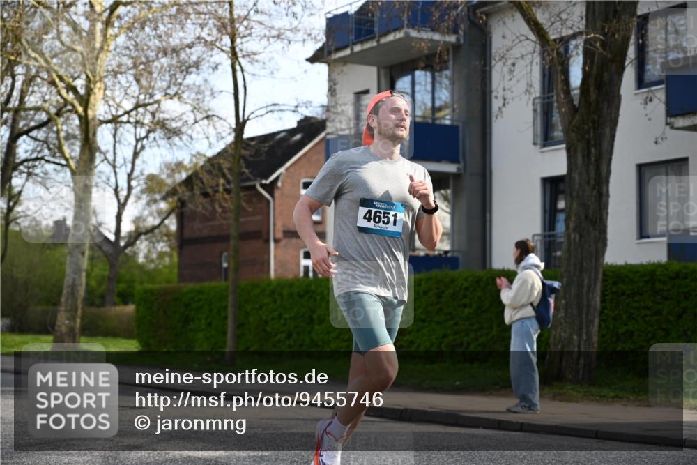 12.04.2026 - 45. Internationalen Wilhelmsburger Insellauf J. Mangold http://msf.ph/oto/9455746 12.04.2026 10:28:00 Ziel 4651, 3562, 2265, 5473, 4163, 4214, 2022, 4068, 4294, 2851, 5452, 4995, 5833, 3904, 4994, 4831, 3141, 4883, 2979, 3585 meine-sportfotos.de