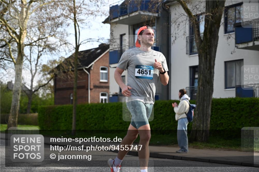 12.04.2026 - 45. Internationalen Wilhelmsburger Insellauf J. Mangold http://msf.ph/oto/9455747 12.04.2026 10:28:00 Ziel 4651, 3562, 2265, 5473, 4163, 4214, 2022, 4068, 4294, 2851, 5452, 4995, 5833, 3904, 4994, 4831, 3141, 4883, 2979, 3585 meine-sportfotos.de